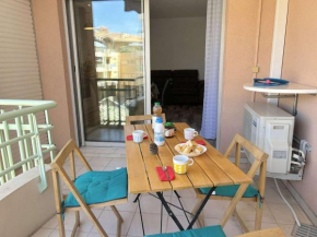 Studio cosy avec terrasse, clim, à 50m plage et 100m commerces, Fréjus - FR-1-226A-177